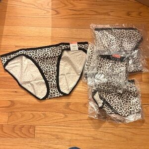Jenni Leopard Print Bikini with Black Lace Trim 6 pairs